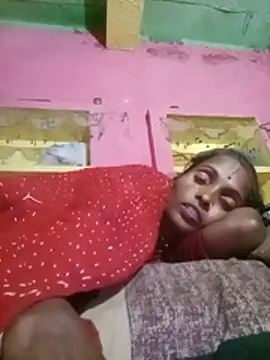 Rinee_suwanee stripchat live cam model