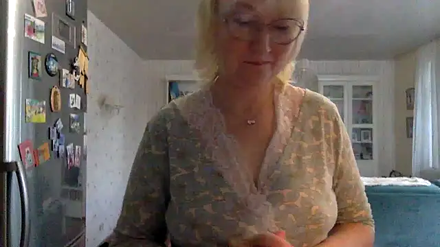 Zeyona stripchat live cam model
