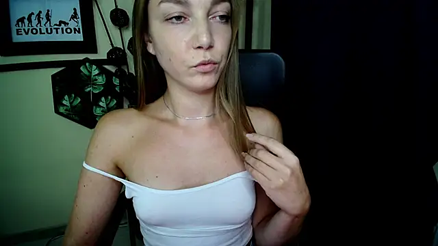 EmillyPlay stripchat live cam model