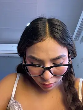 amira_cute2 stripchat live cam model