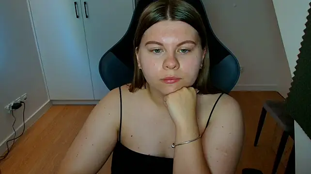 AbbyLuxee stripchat live cam model