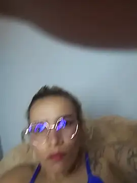 Yaumiko stripchat live cam model