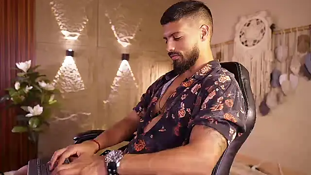 DannSaenz stripchat live cam model