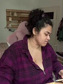 Curvydesifromgermany stripchat live cam model