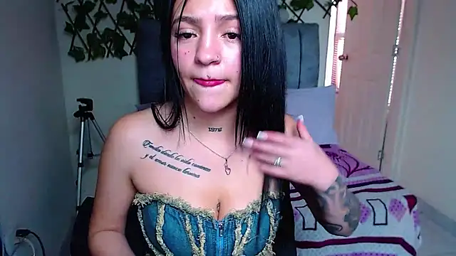 Violettasquirt stripchat live cam model