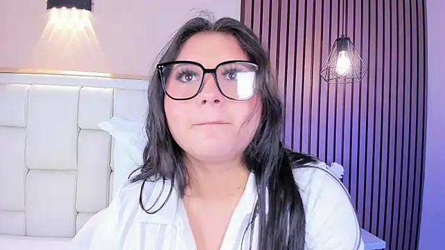 AvyMilton stripchat live cam model