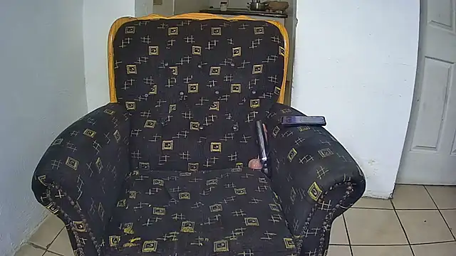 GoldenPussyXOXO stripchat live cam model