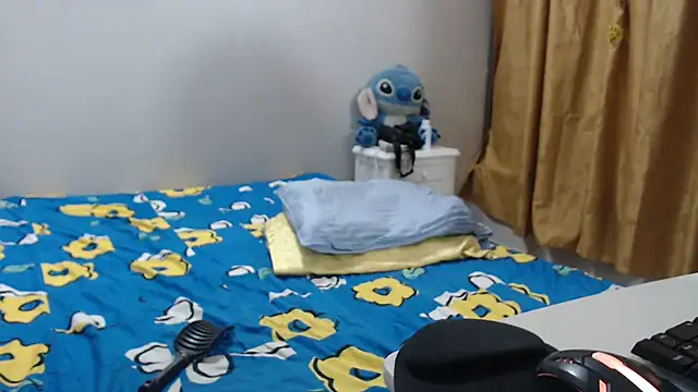 SaraStoneCute stripchat live cam model