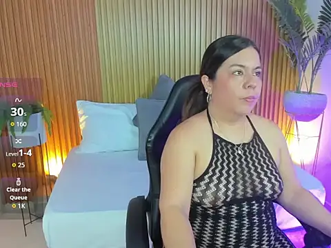 nahia_13 stripchat live cam model
