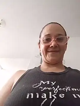 nicolle_milf1978 stripchat live cam model