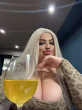 Eliaden stripchat live cam model