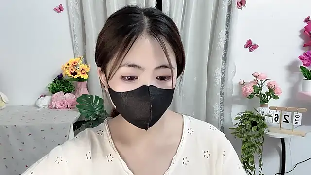 MIJ-Uwuu stripchat live cam model