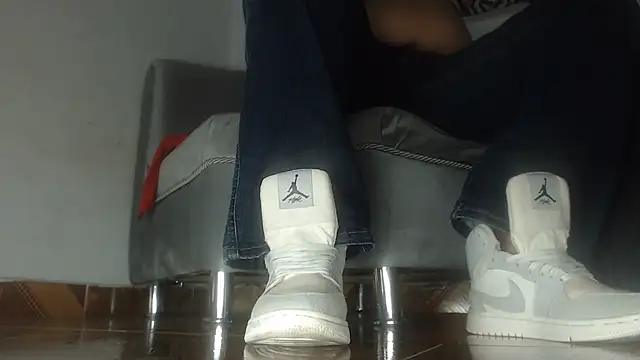 findomlatin stripchat live cam model