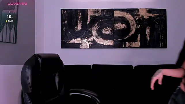 MiaLaurence stripchat live cam model