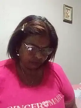 mileesha stripchat live cam model