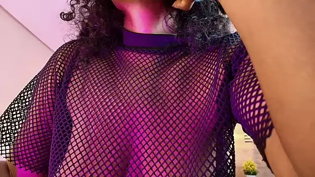 Ellie-Alves stripchat live cam model