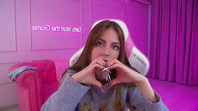 SofiaSarvains stripchat live cam model