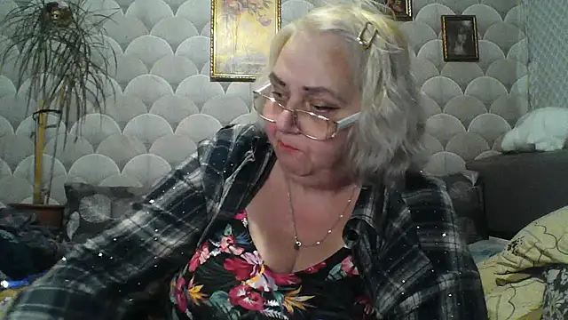 MarinaFarina53 stripchat live cam model