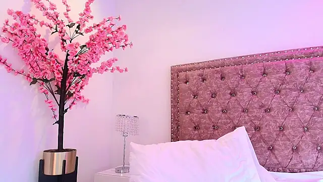 Juless_cornett stripchat live cam model