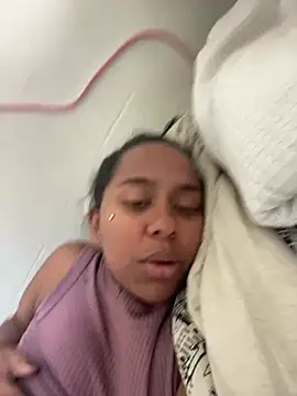jhenannyy stripchat live cam model