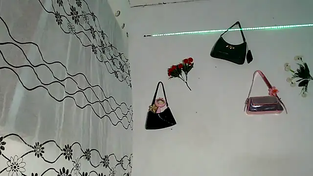 Barbianaa671 stripchat live cam model
