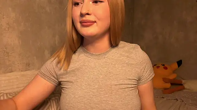 LumiMoore stripchat live cam model