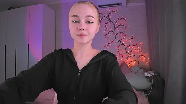cute1yoga stripchat live cam model