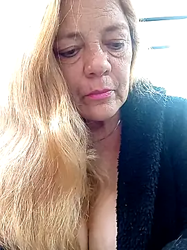 Karlatatiana stripchat live cam model