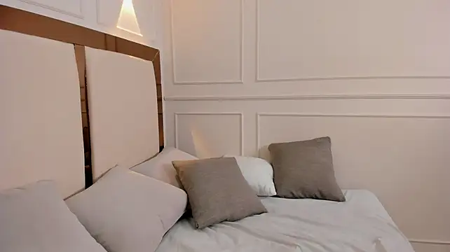 _lya_white stripchat live cam model