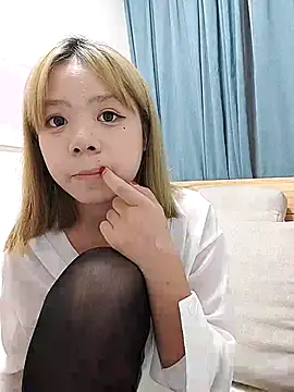 HSU8HSU stripchat live cam model