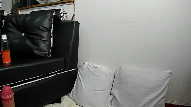 Nevaee- stripchat live cam model