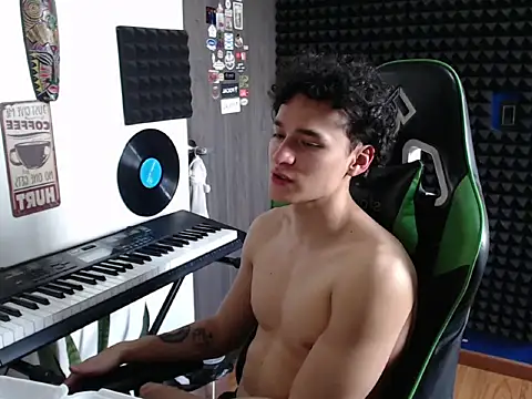 Gymbro42 stripchat live cam model