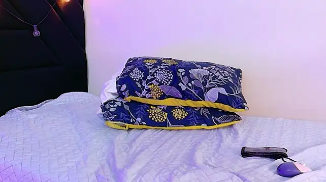 hornybarelylegalgirl stripchat live cam model