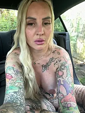 CoraDiamond stripchat live cam model