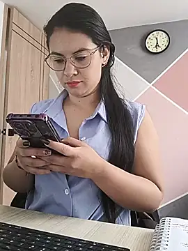 Paolitha25 stripchat live cam model