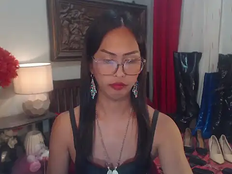 Nathalieheartt stripchat live cam model