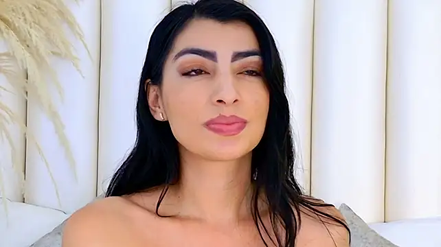 NinnaPiers stripchat live cam model