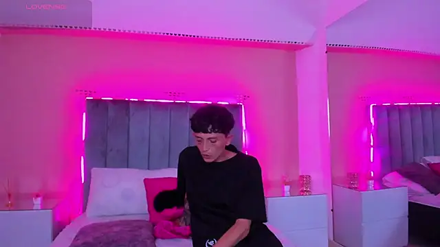 ARIANA_CRI-X stripchat live cam model