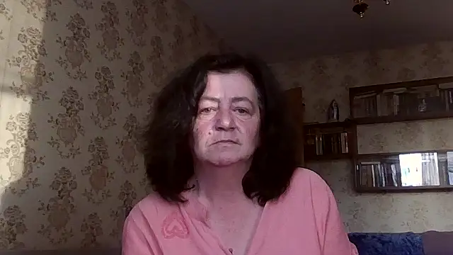 GypsiQueen2 stripchat live cam model