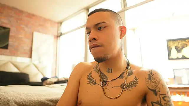 AlphaMasterXxx stripchat live cam model
