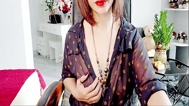 Miu-Le stripchat live cam model