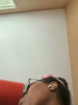caramelkissss stripchat live cam model