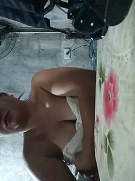 pinaySquirty stripchat live cam model