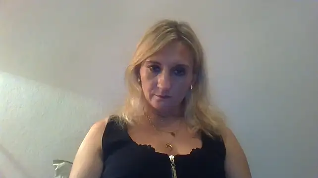 ViolettaMature stripchat live cam model