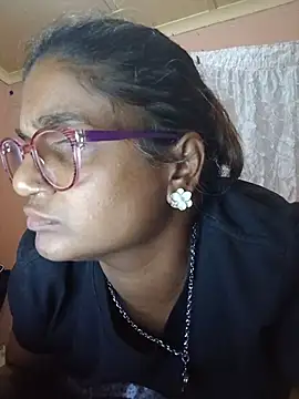 indianstrawberrylips4u stripchat live cam model