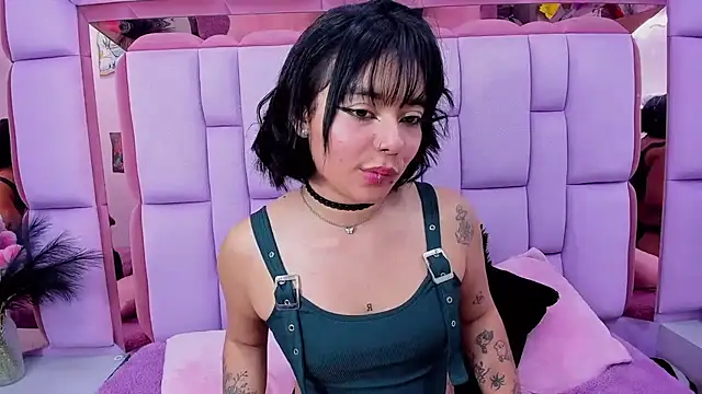 roxane_vega stripchat live cam model