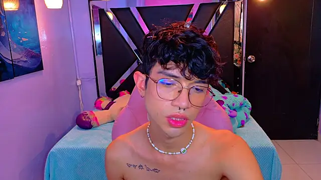 LiamHeatx stripchat live cam model