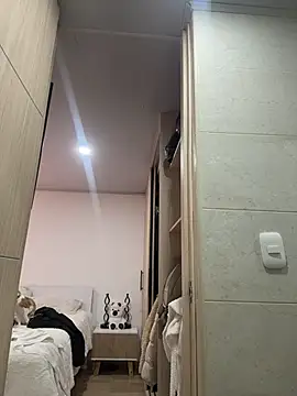 AtheneaRossi stripchat live cam model