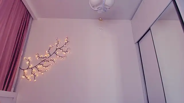 Meowroslava stripchat live cam model