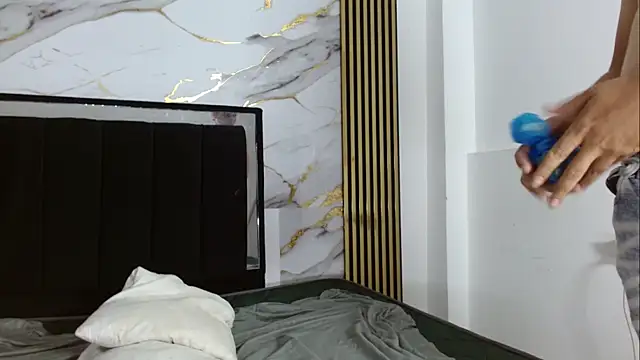 FerneyManti stripchat live cam model